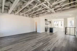 Photo #5: 2100616 Listing