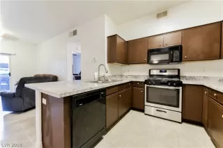 Photo #4: 2100622 Listing