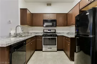 Photo #5: 2100622 Listing