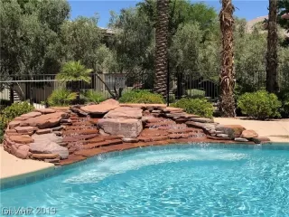 Photo #2: 2100638 Listing