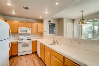 Photo #4: 2100652 Listing 