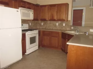 Photo #5: 2100704 Listing