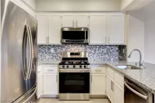 Photo #6: 2100711 Listing