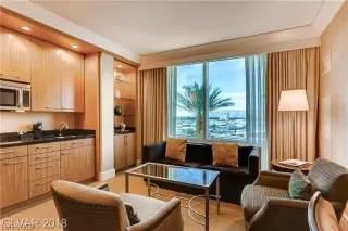 Photo #5: 2100754 Listing