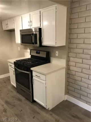 Photo #3: 2100841 Listing