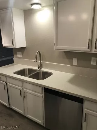 Photo #4: 2100841 Listing