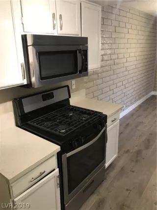 Photo #5: 2100841 Listing