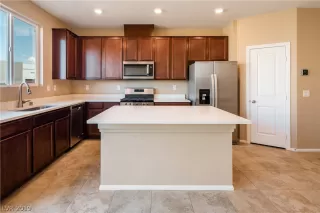 Photo #4: 2100906 Listing 