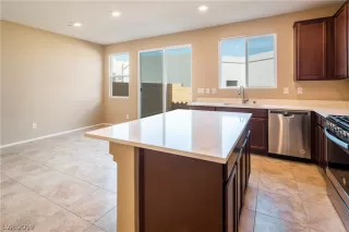 Photo #6: 2100906 Listing 