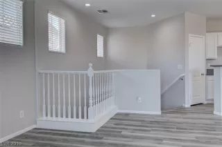 Photo #5: 2100917 Listing 