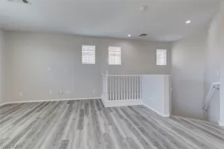 Photo #6: 2100917 Listing 