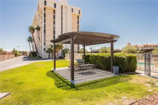 Photo #3: 2100937 Listing 