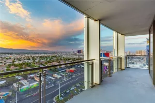 Photo #4: 2100948 Listing