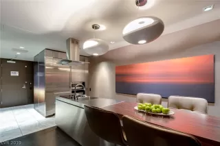 Photo #5: 2100948 Listing