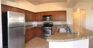 Photo #5: 2100961 Listing