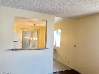 Photo #2: 2100990 Listing