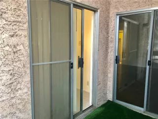 Photo #5: 2100990 Listing