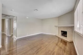 Photo #5: 2101011 Listing