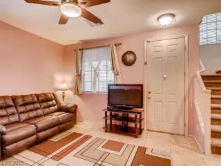 Photo #3: 2101030 Listing