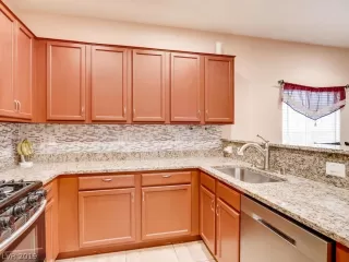 Photo #6: 2101030 Listing