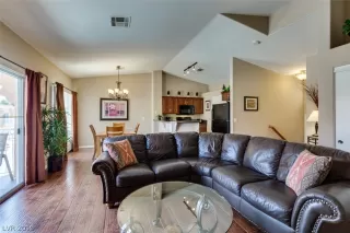Photo #5: 2101041 Listing 