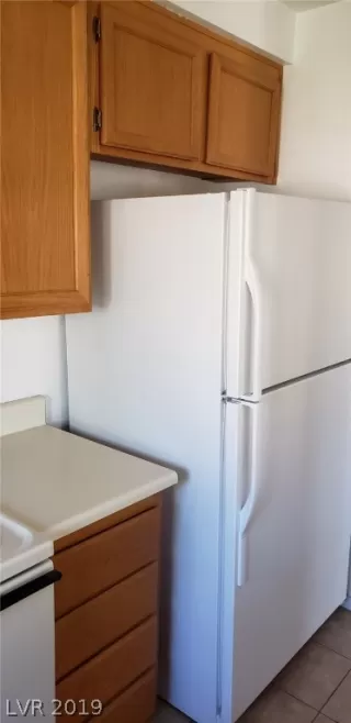 Photo #5: 2101046 Listing