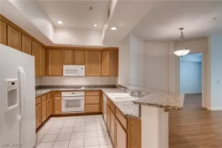 Photo #5: 2101100 Listing