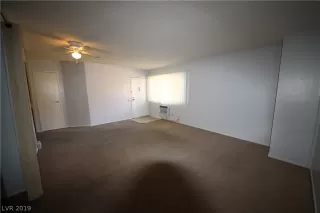 Photo #6: 2101192 Listing