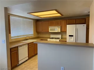 Photo #3: 2101371 Listing