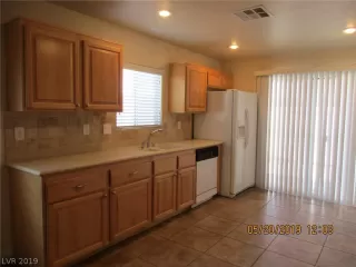 Photo #5: 2101393 Listing 