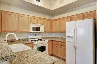 Photo #4: 2101404 Listing