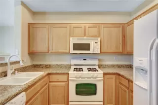 Photo #5: 2101404 Listing