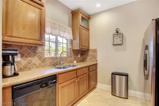 Photo #5: 2101563 Listing 