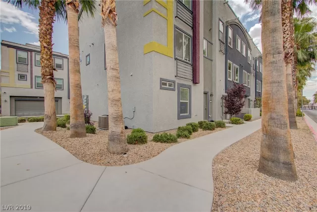 MLS: 2101570 Condo For Sale