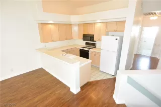 Photo #4: 2101609 Listing