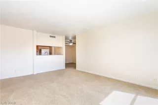 Photo #6: 2101658 Listing