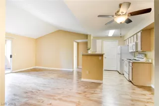 Photo #4: 2101693 Listing
