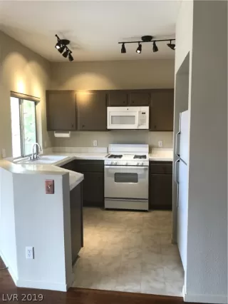 Photo #6: 2101729 Listing 