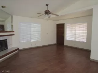 Photo #3: 2101731 Listing