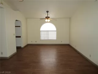 Photo #4: 2101731 Listing