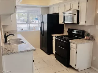 Photo #2: 2101759 Listing