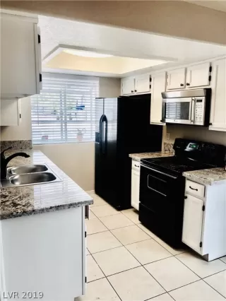 Photo #4: 2101759 Listing