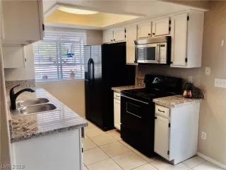 Photo #5: 2101759 Listing