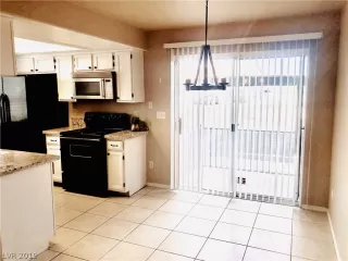 Photo #6: 2101759 Listing