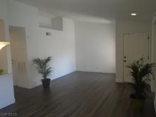 Photo #5: 2101837 Listing