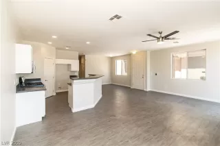 Photo #5: 2101838 Listing