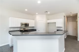 Photo #6: 2101838 Listing