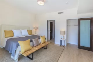 Photo #5: 2101860 Listing