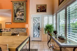 Photo #4: 2101862 Listing