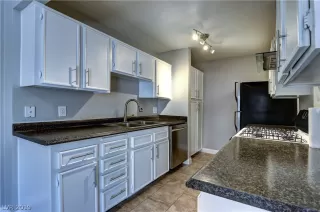 Photo #6: 2101882 Listing 